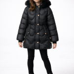 Lányka hosszított téli kabát fekete színben